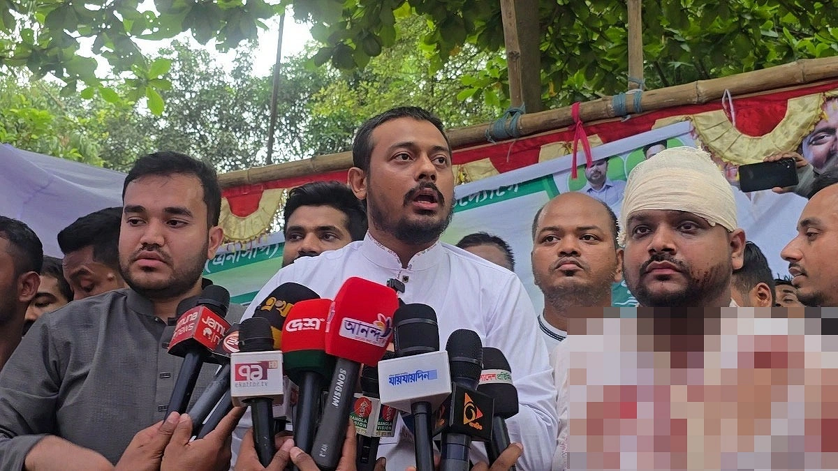 আমি যার নাম মুখে নিই ক্যারিয়ার ধ্বংস হয়ে যায়