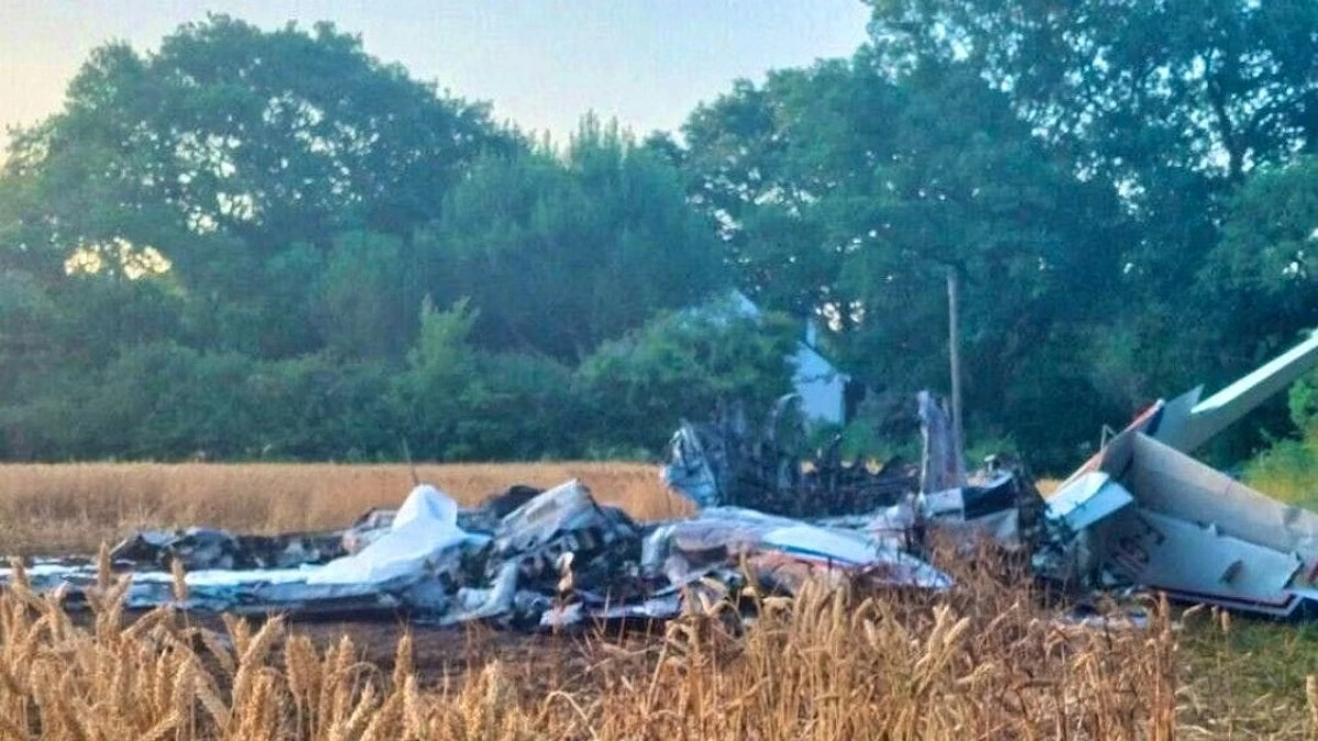 ফ্রান্সে বিমান বিধ্বস্ত হয়ে নিহত ১১