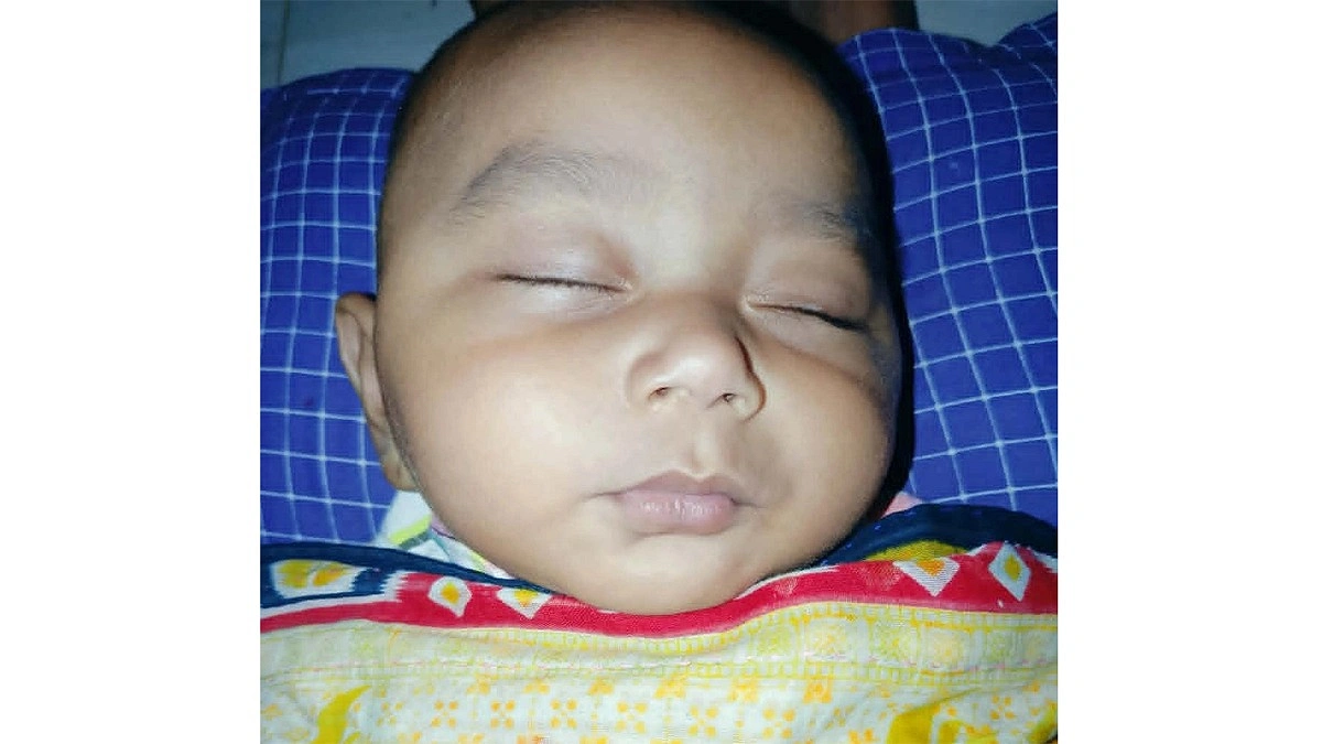 মাকে না পেয়ে কান্নায় ক্লান্ত সাড়ে ছয়মাসের মোহাম্মদ