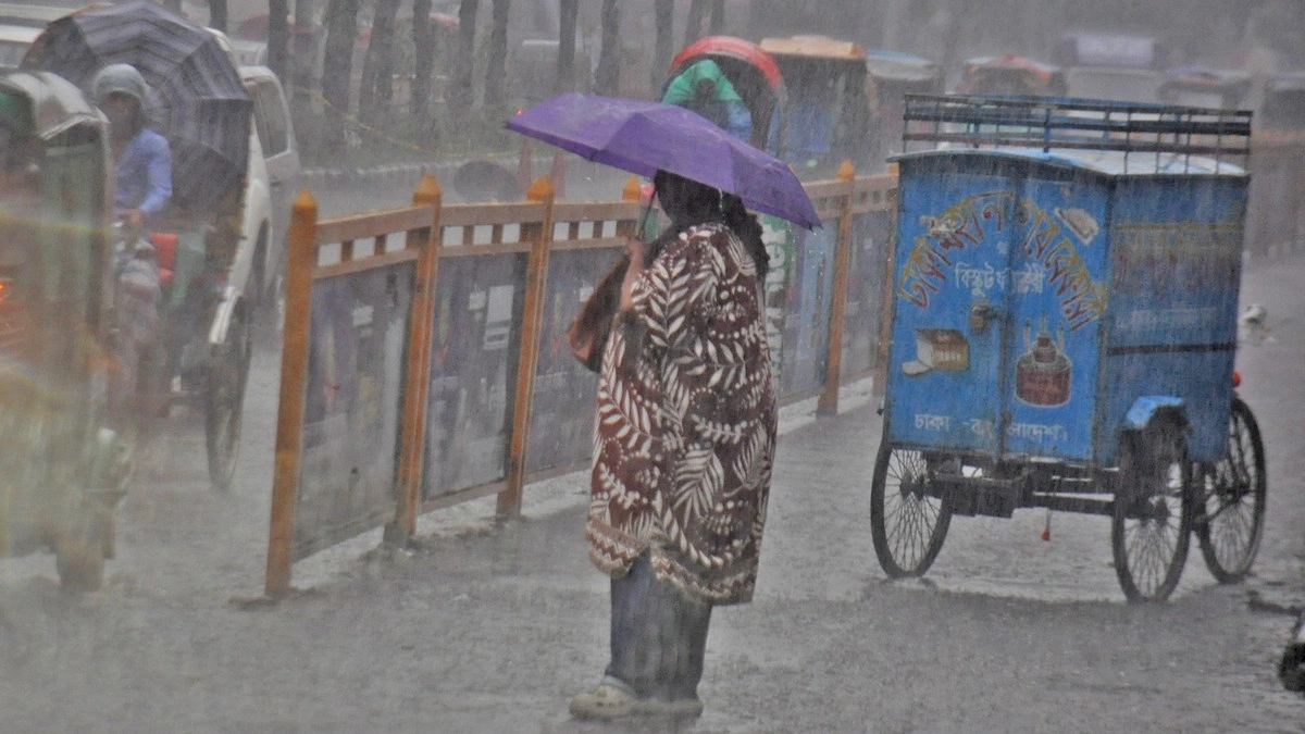 রাজধানীতে স্বস্তির বৃষ্টি, ফেরার পথে ভোগান্তি