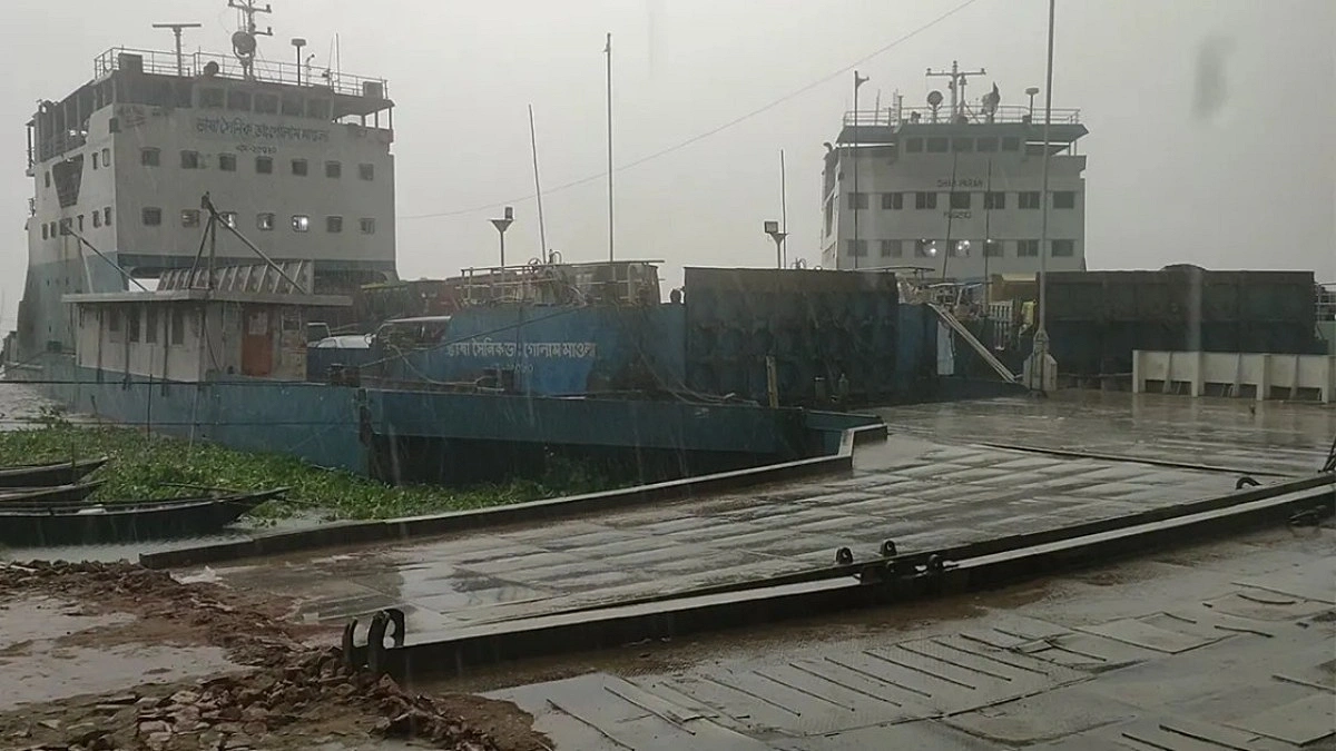 দৌলতদিয়া-পাটুরিয়া নৌ রুটে ফেরি চলাচল বন্ধ