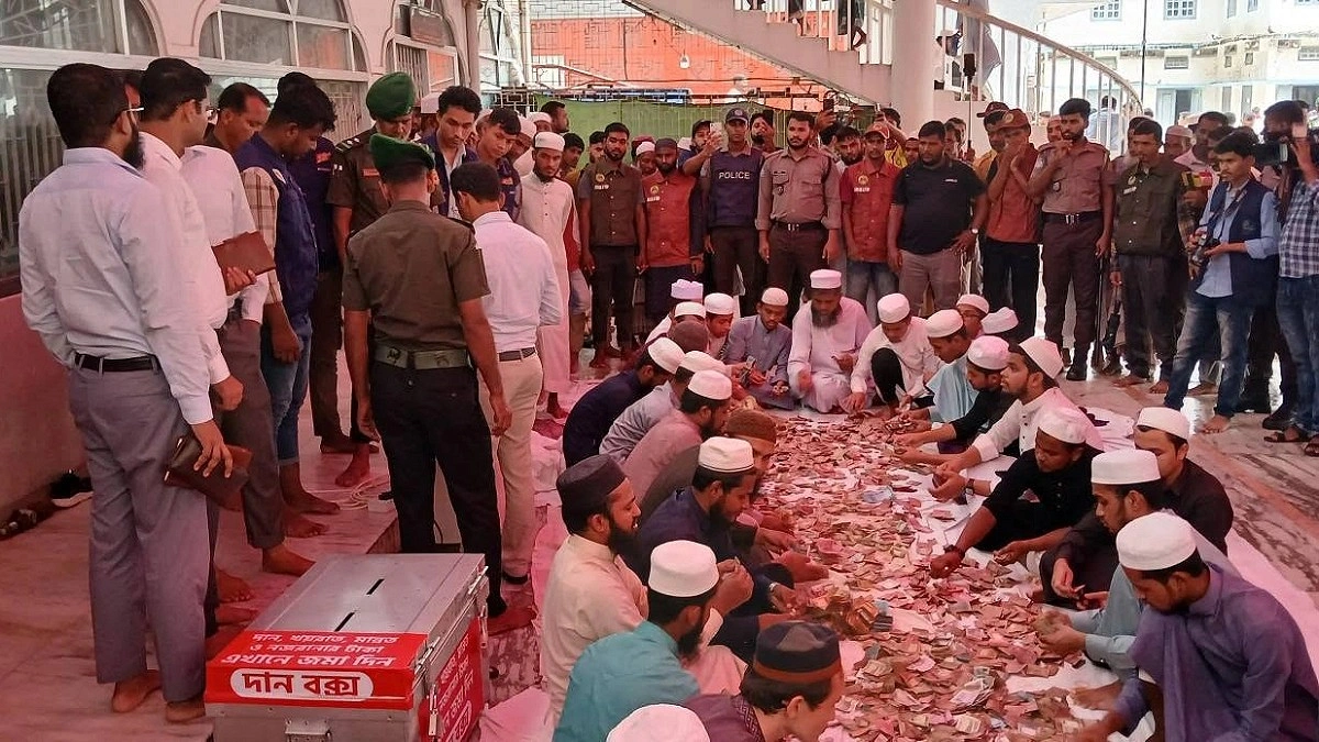 শাহজালাল মাজারে প্রথা ভেঙে গণনা, মিলল সাড়ে ১৭ লাখ টাকা