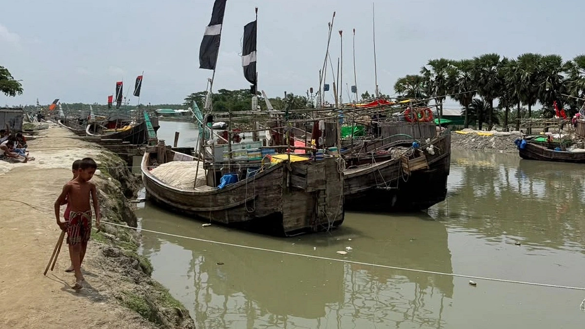 ৫৮ দিনের নিষেধাজ্ঞা শেষ, মাছ সংকটে সমুদ্রে যাচ্ছেন না জেলেরা