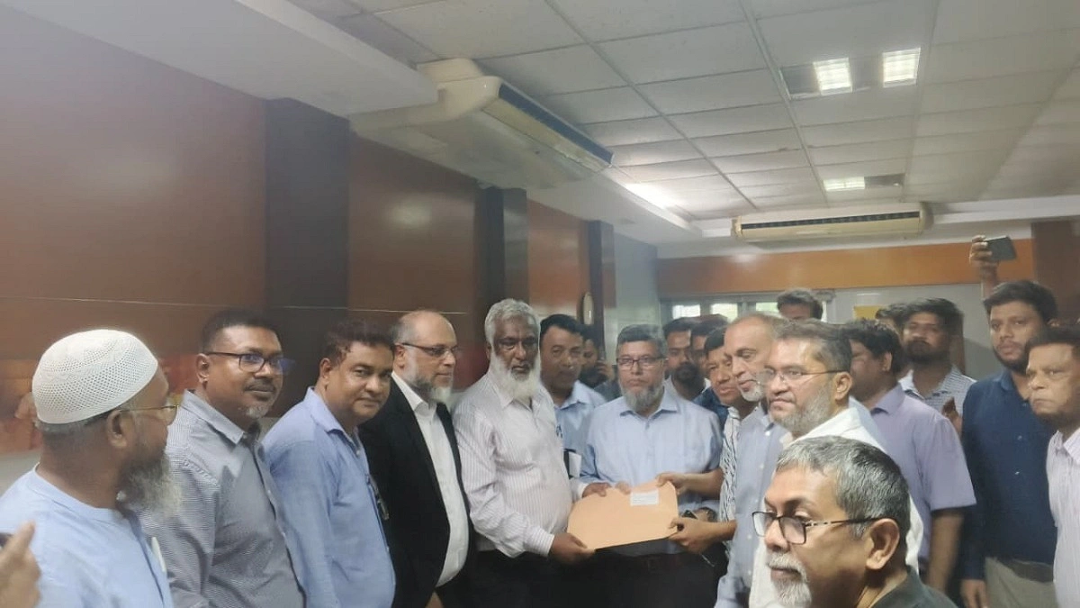 সাংবাদিক মাসুদ কামালের বিরুদ্ধে জাতীয় প্রেস ক্লাবে স্মারকলিপি দিল ড্যাব