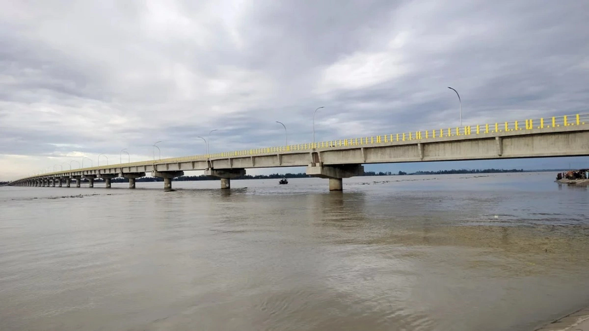 ১৩১ কোটির সেতুতে চলে না ভারী যান
