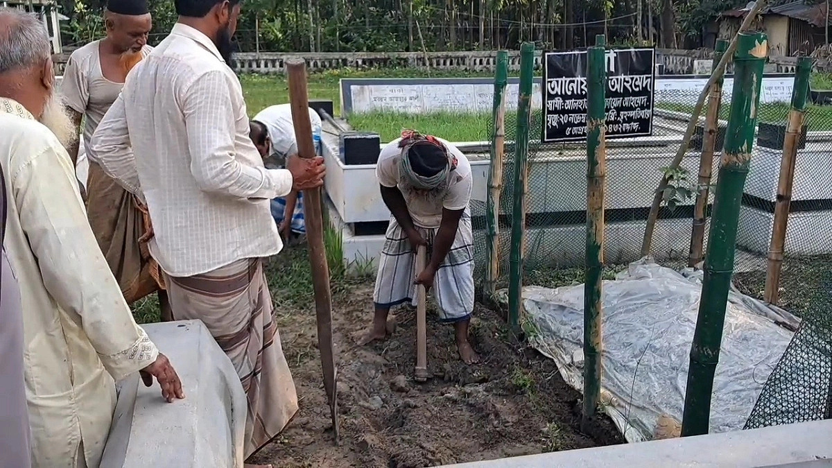 তোফায়েল আহমেদের দাফনের প্রস্তুতি সম্পন্ন, দুপুরে দ্বিতীয় জানাজা