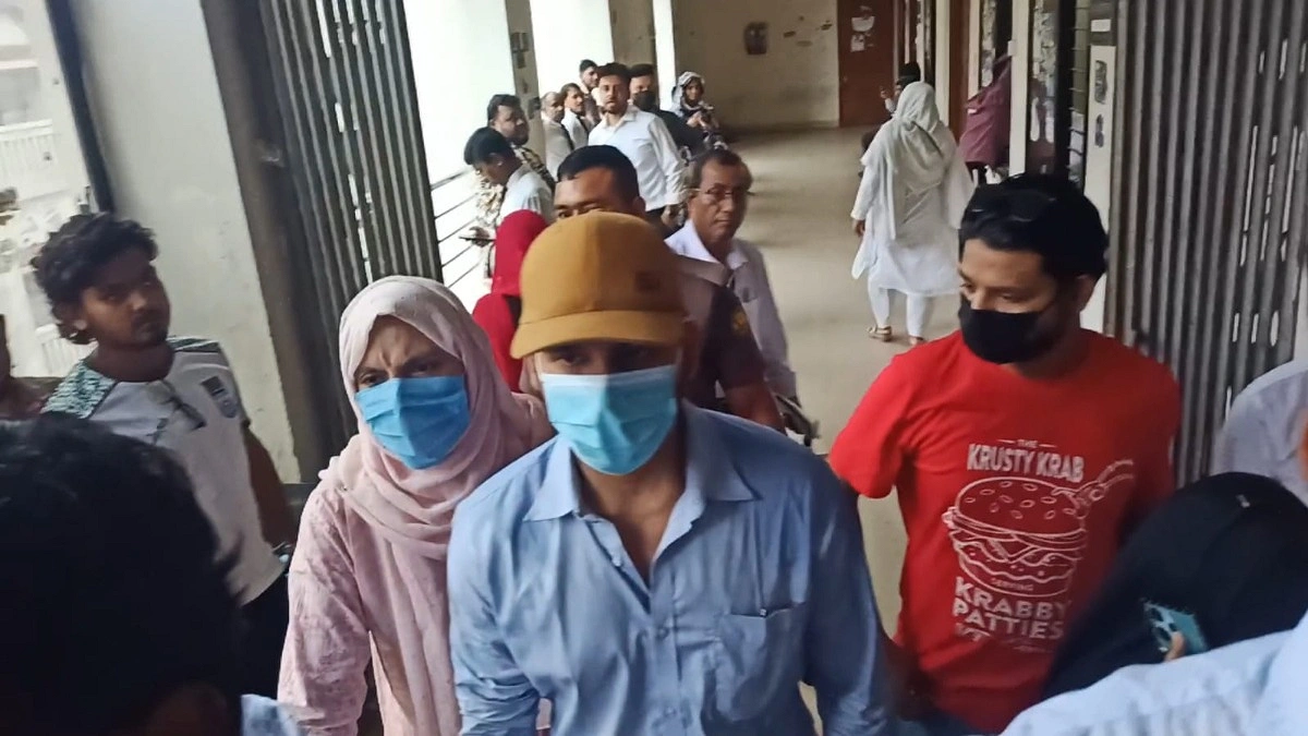 মাস্ক পরে আদালতে জাহের আলভী
