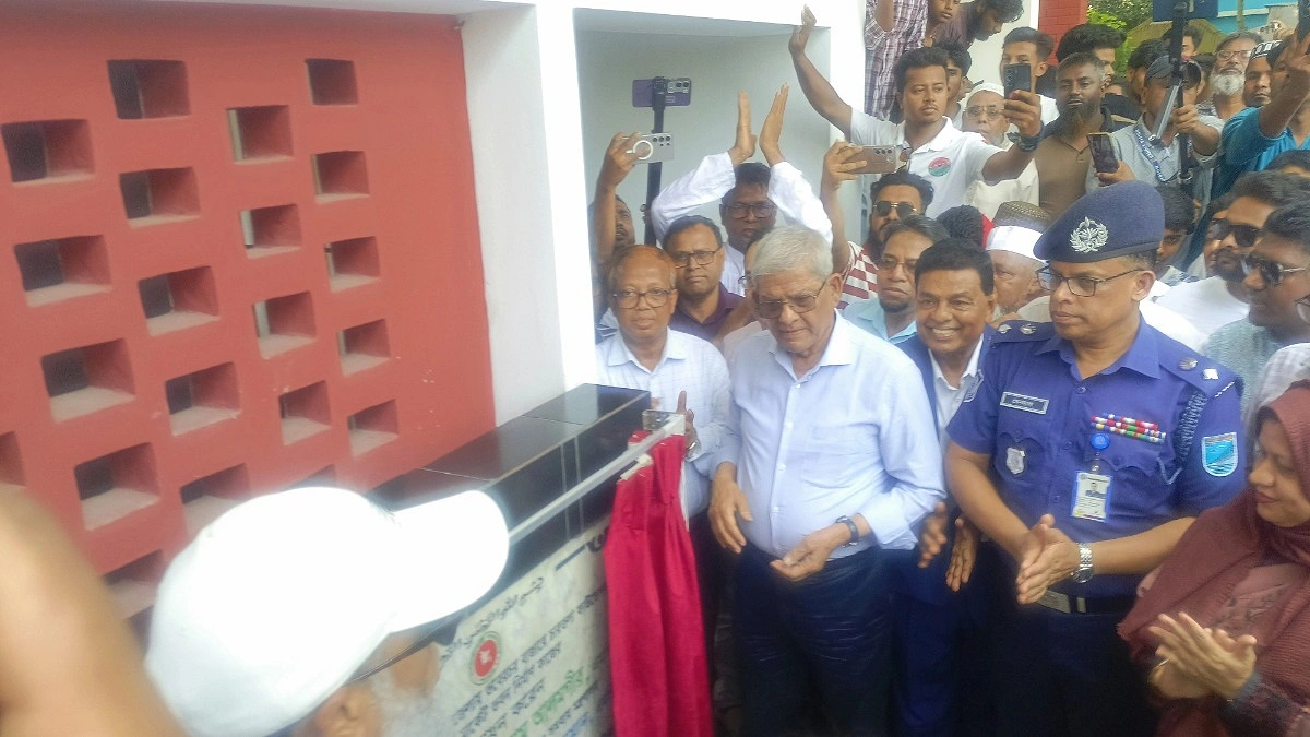 গ্রামীণ বাজারের ভবন উদ্বোধন করলেন মির্জা ফখরুল
