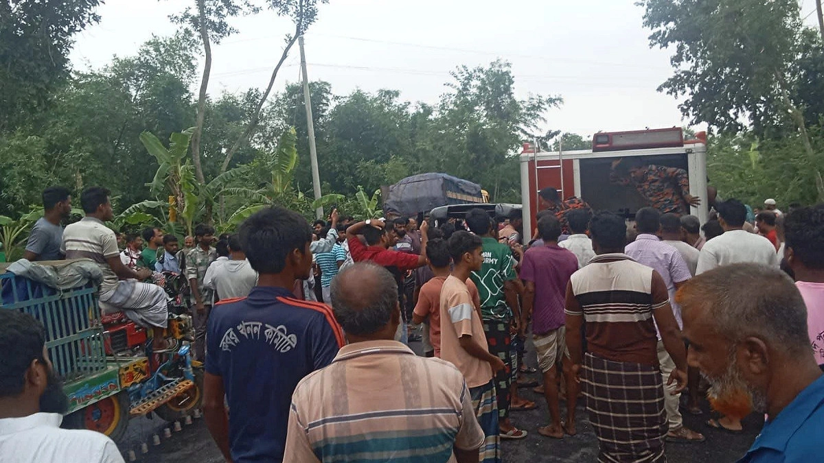 রাজশাহীতে অটোরিকশায় বাসের ধাক্কা, নিহত ২