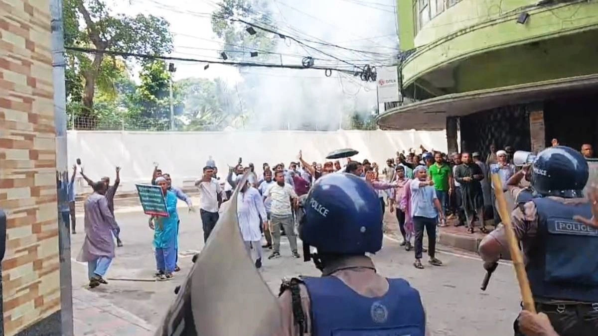 নতুন চেয়ারম্যানের বিরুদ্ধে আন্দোলনে নেমে মার খেলেন গ্রাহকরা