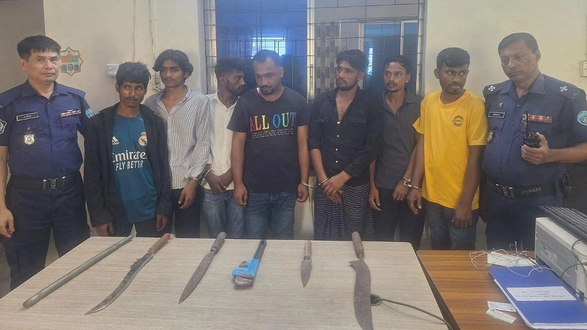 ফেনীতে অস্ত্রসহ গ্রেপ্তার ৭