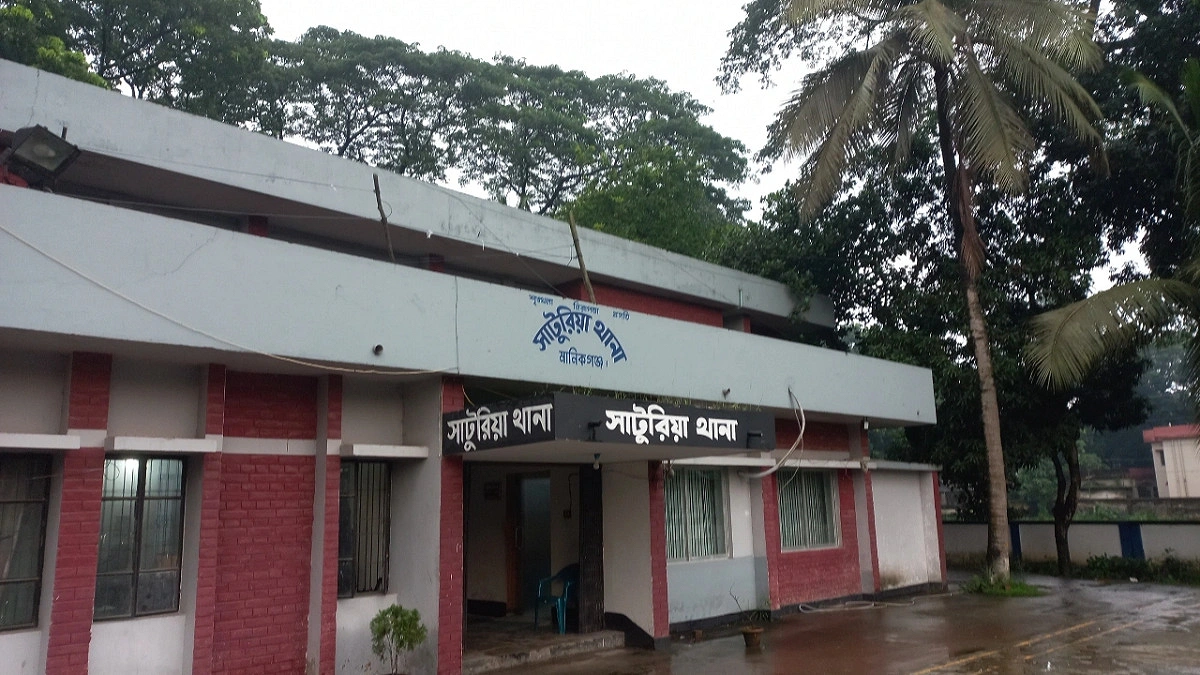 মানিকগঞ্জে ৩য় শ্রেণির ছাত্রীকে ধর্ষণচেষ্টার মামলায় গ্রেপ্তার ১