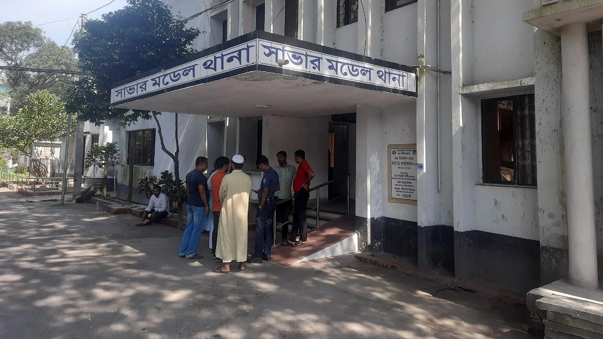 গ্রেপ্তারের কয়েক ঘণ্টার মধ্যেই ফাঁড়ি থেকে উধাও আসামি