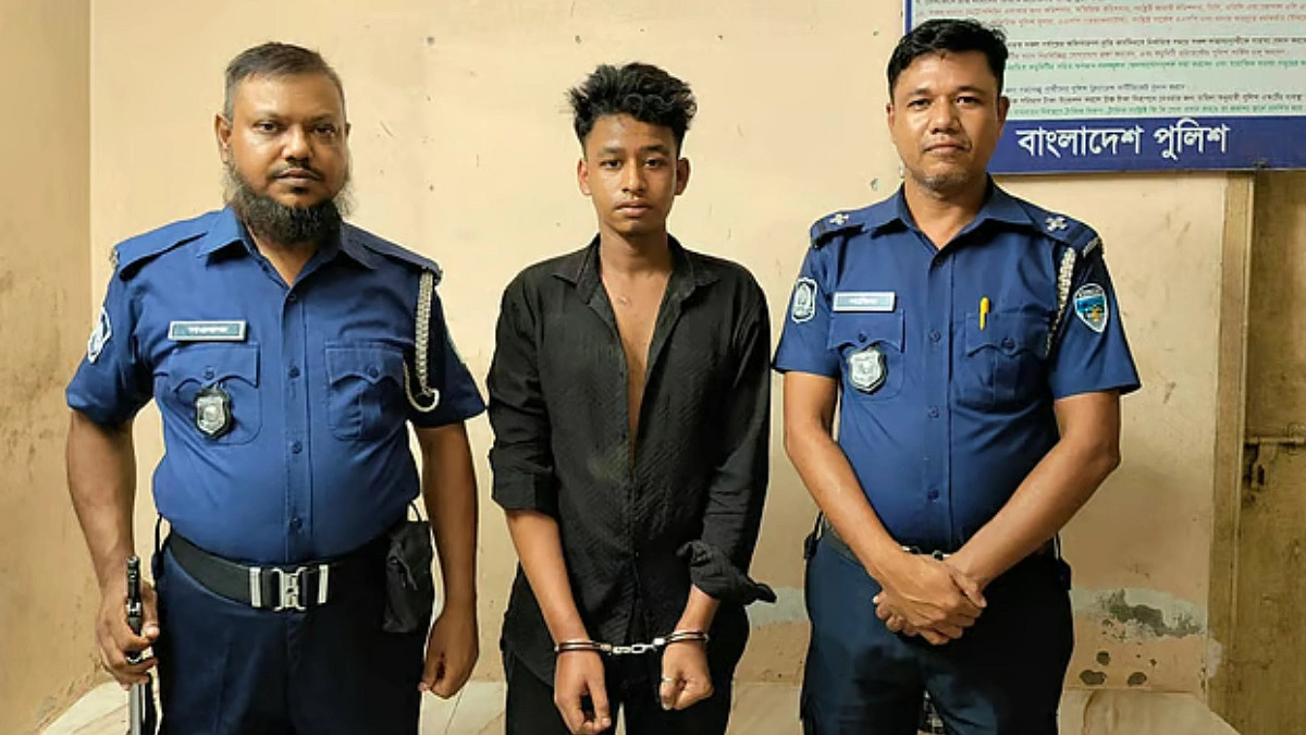 সড়কের পাশের ঝোপে পড়েছিল নিখোঁজ অটোরিকশাচালকের মরদেহ