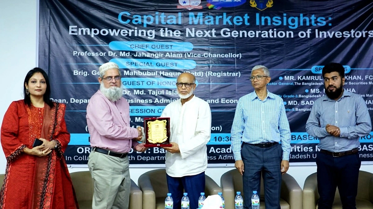 শিক্ষার্থীদের সচেতনতা বৃদ্ধিতে বাংলাদেশ ইউনিভার্সিটিতে ‘পুঁজিবাজার পর্যালোচনা’ শীর্ষক কর্মশালা