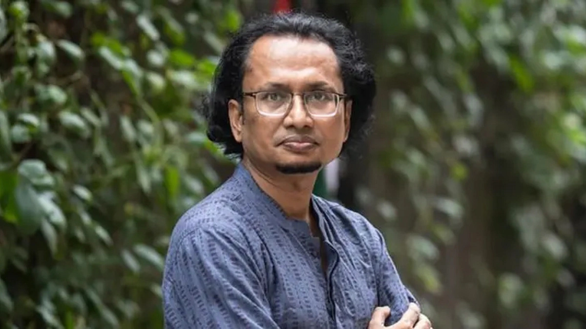দিল্লি বিমানবন্দর থেকে ফিরে এলেন প্রধানমন্ত্রীর তথ্য উপদেষ্টা