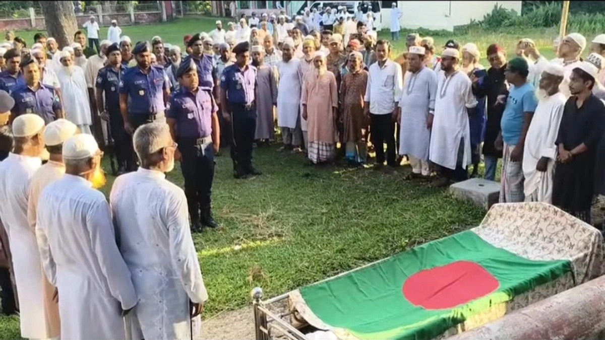 রাষ্ট্রীয় মর্যাদায় চিরনিদ্রায় বীর মুক্তিযোদ্ধা তালুকদার খসরু