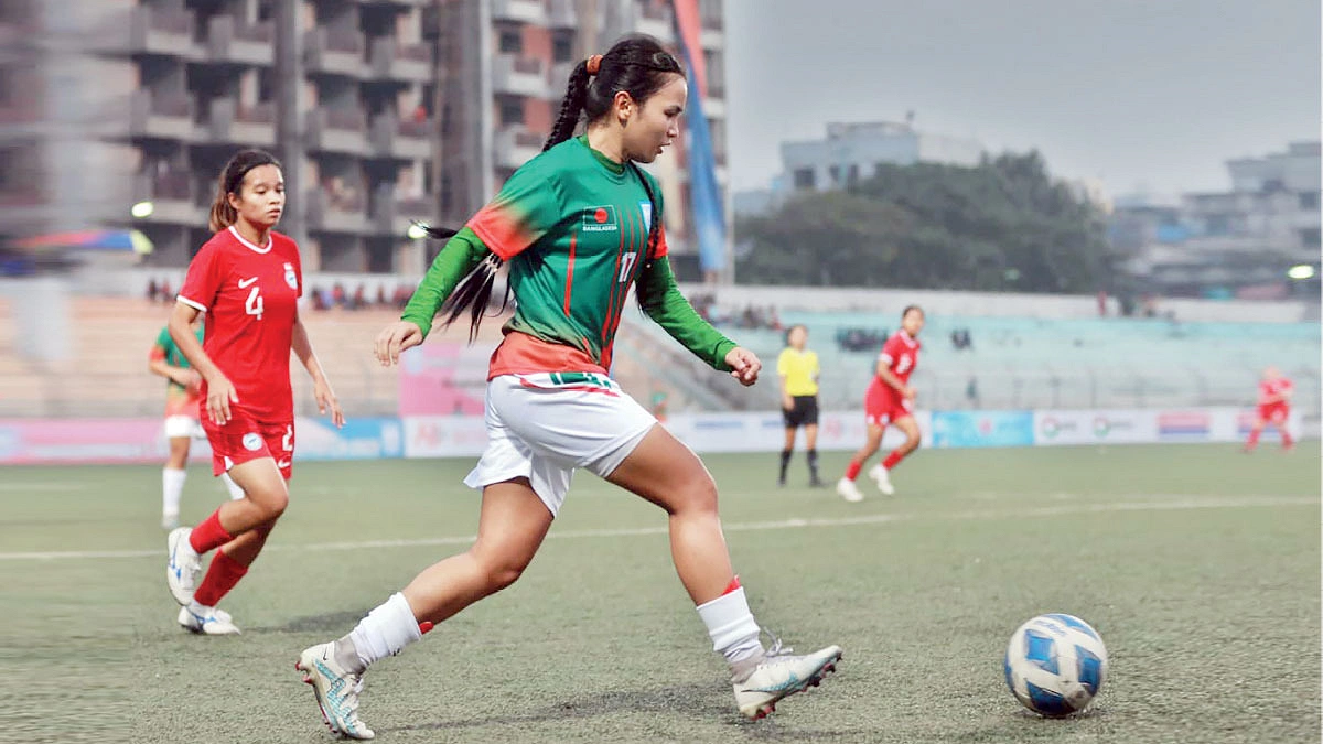 ঋতুর বামপন্থায় গোলের সুরভি