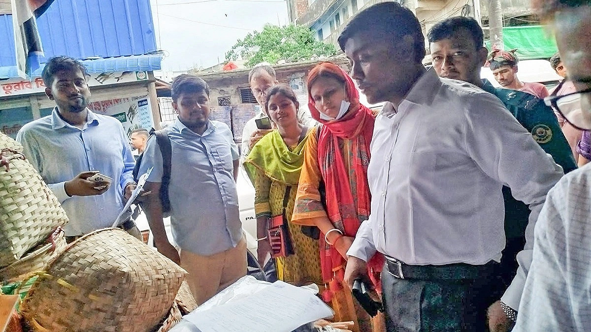 ১৬৫ কেজি পলিথিন জব্দ, জরিমানা