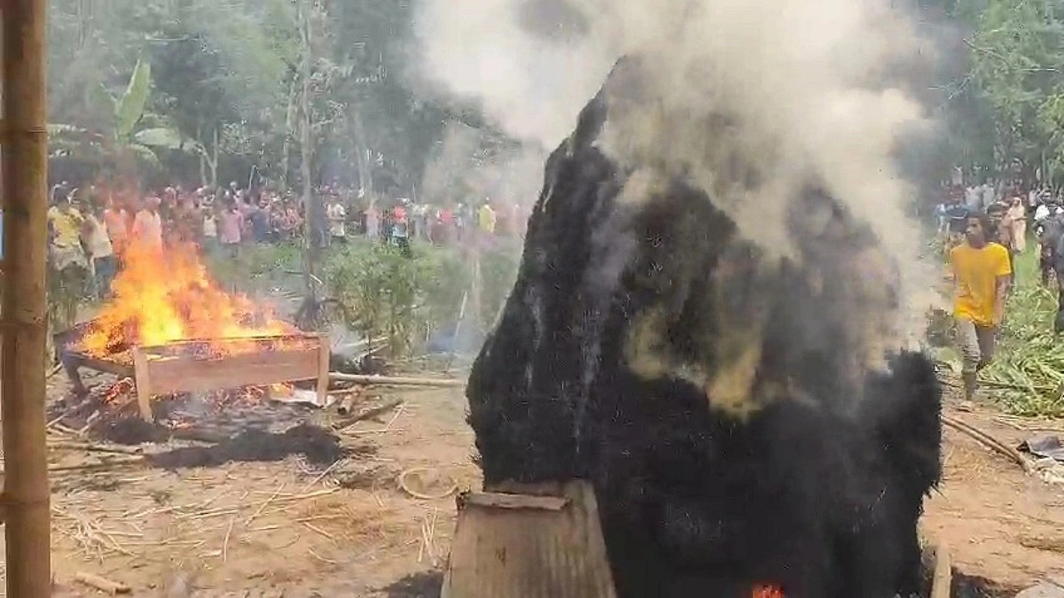 নন্দিনী হত্যা ঘিরে আদিতমারীতে সংঘর্ষ, আহত ২০