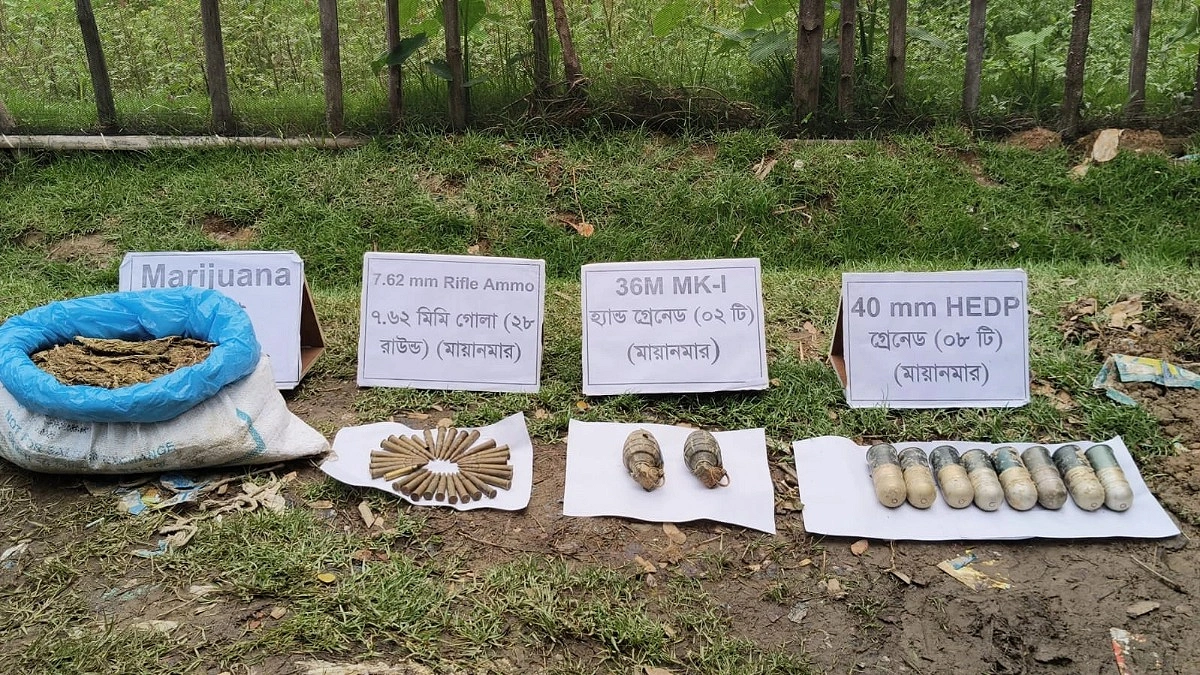 টেকনাফ সীমান্তে মাটি খুঁড়ে মিলল ১০ গ্রেনেড, ২৮ রাউন্ড গুলি ও গাঁজা