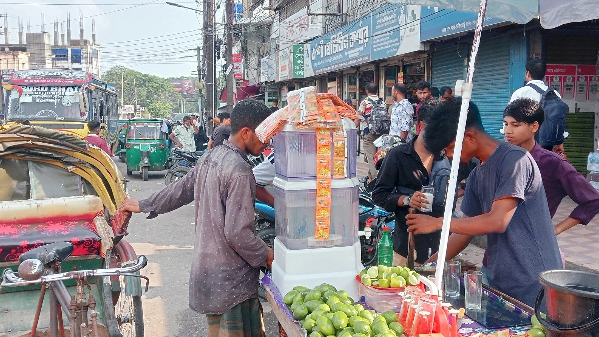 ভ্যাপসা গরমে হাঁসফাঁস সিলেট, বৃষ্টির অপেক্ষায় মানুষ