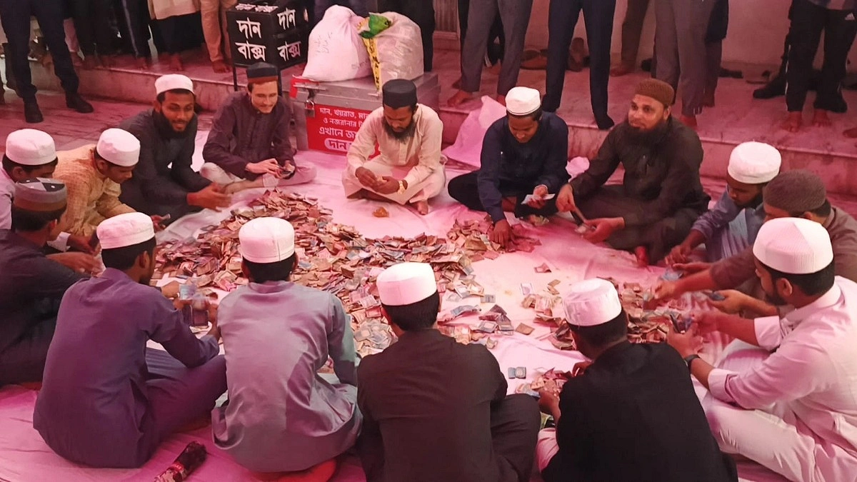 ডিসির তত্ত্বাবধানে খোলা হলো শাহজালাল মাজারের ডেগ-দানবাক্স