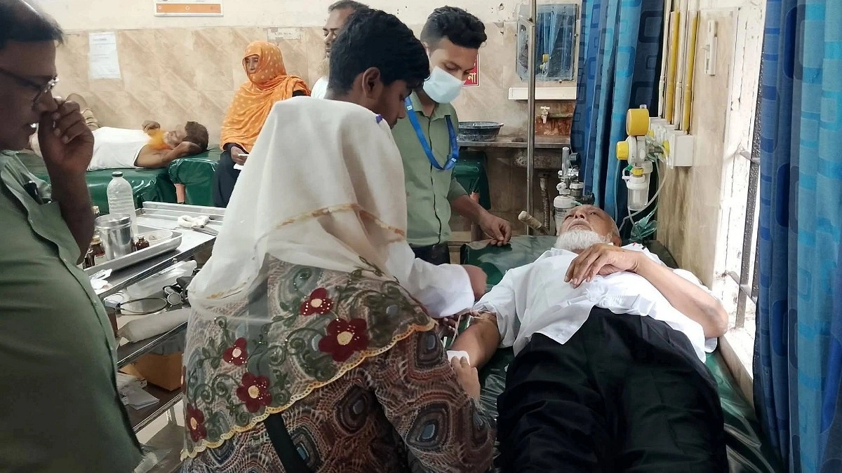 নাটোরে আদালত ভবনে ঢুকে আইনজীবীকে মারধর