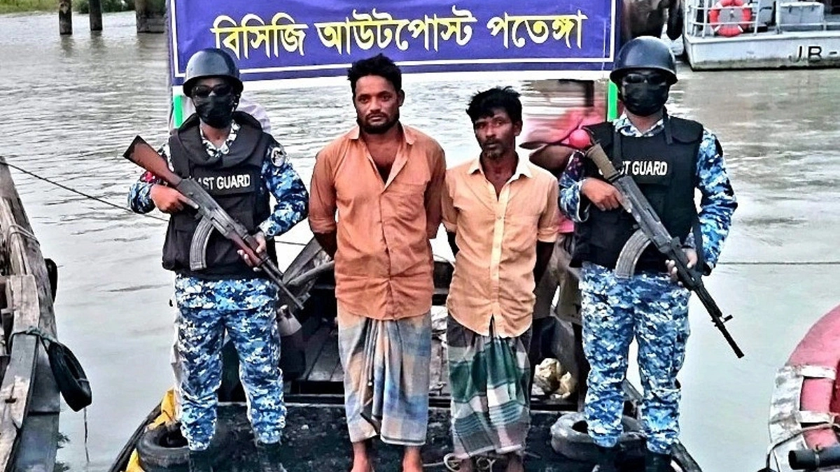 বিদ্যুৎকেন্দ্রের এক টন কয়লা মিলল কাঠের নৌকায়, গ্রেপ্তার ২