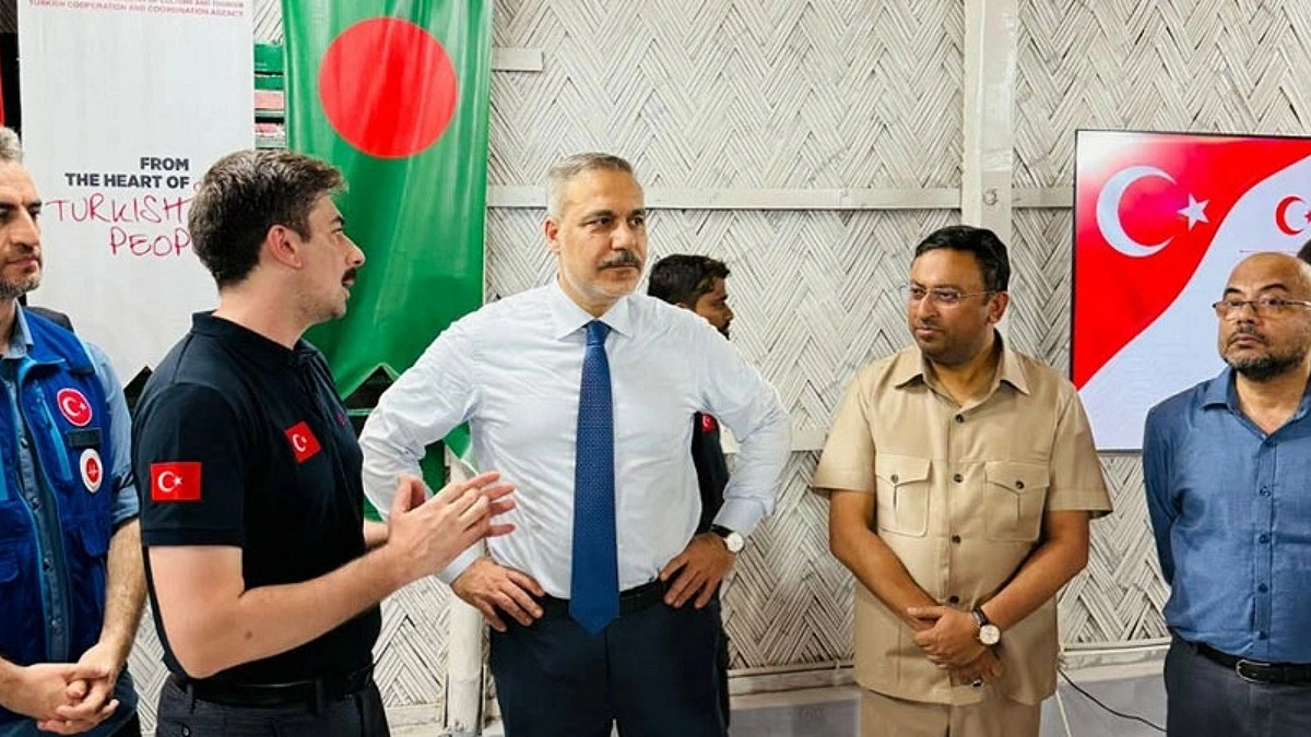 রোহিঙ্গা ক্যাম্পে তুরস্কের পররাষ্ট্রমন্ত্রী হাকান ফিদান