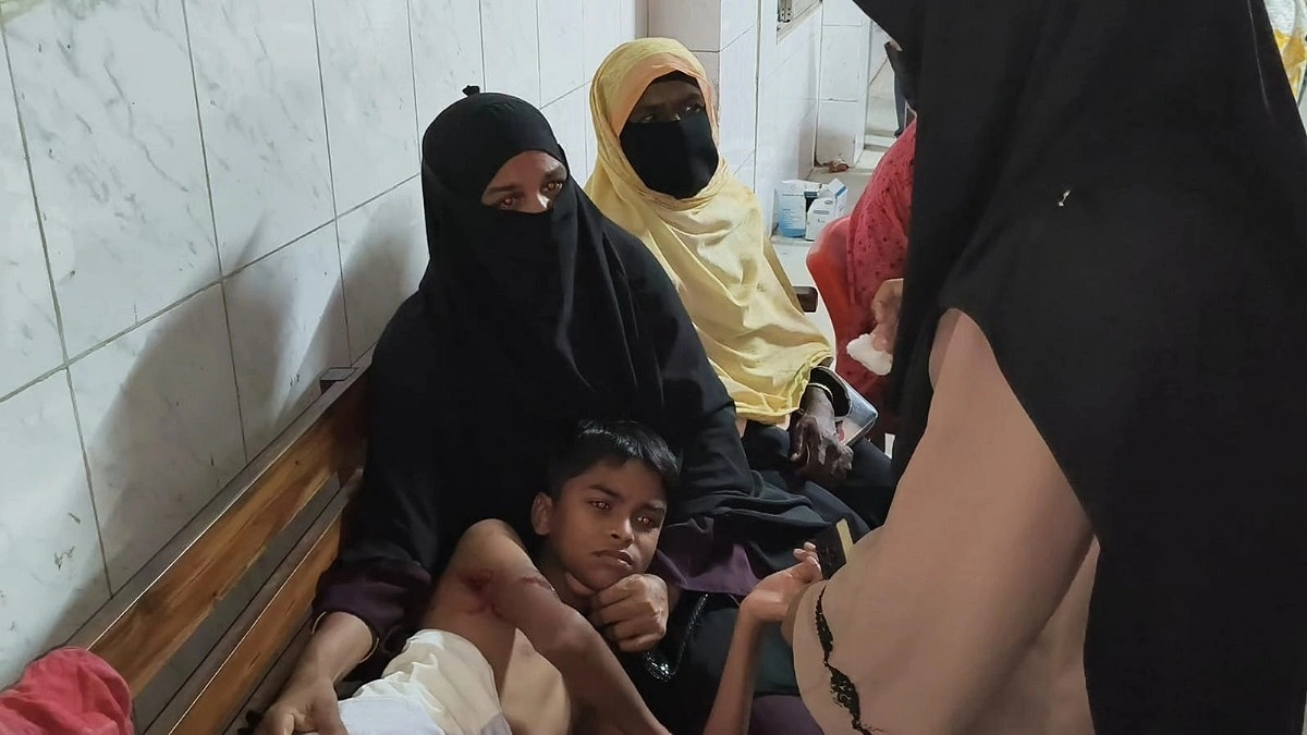 গাংনীতে বেওয়ারিশ কুকুরের হামলায় আহত ১৭