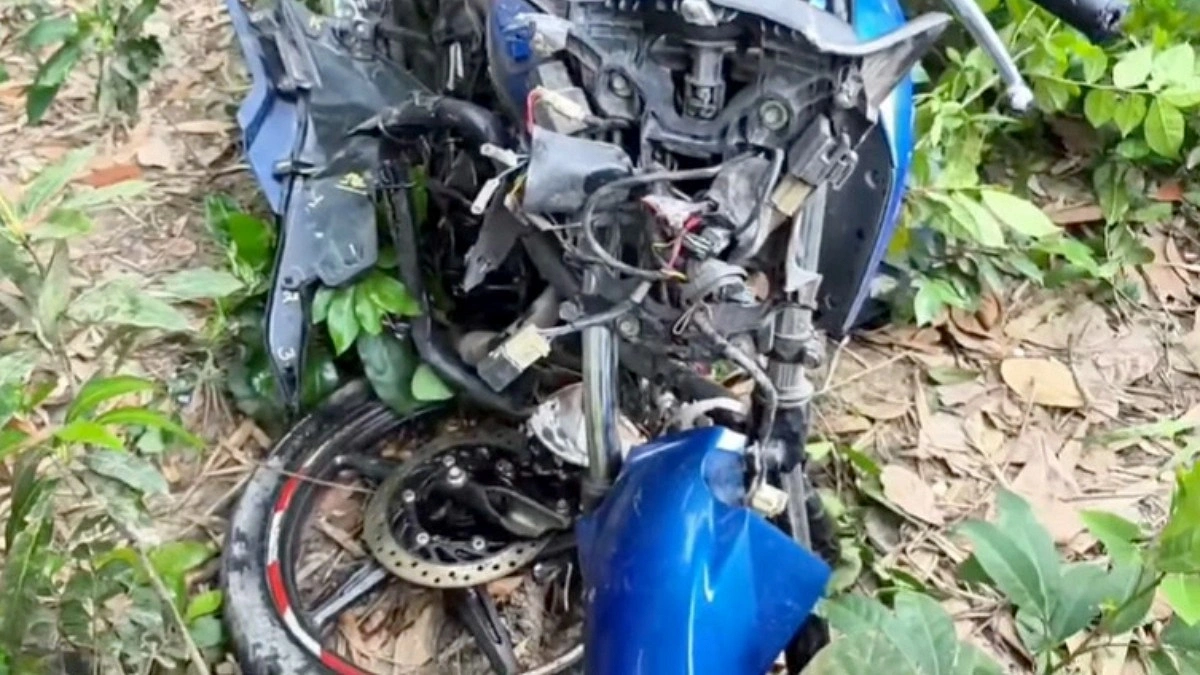 গাঁজা পাচারকালে সড়কে প্রাণ গেল মোটরসাইকেল চালকের