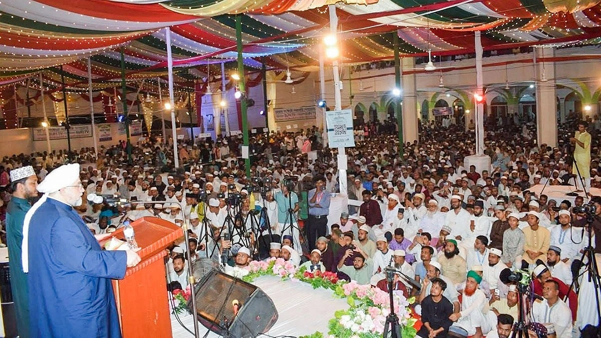 শাহাদাতে কারবালা মাহফিলে মুসল্লিদের ঢল