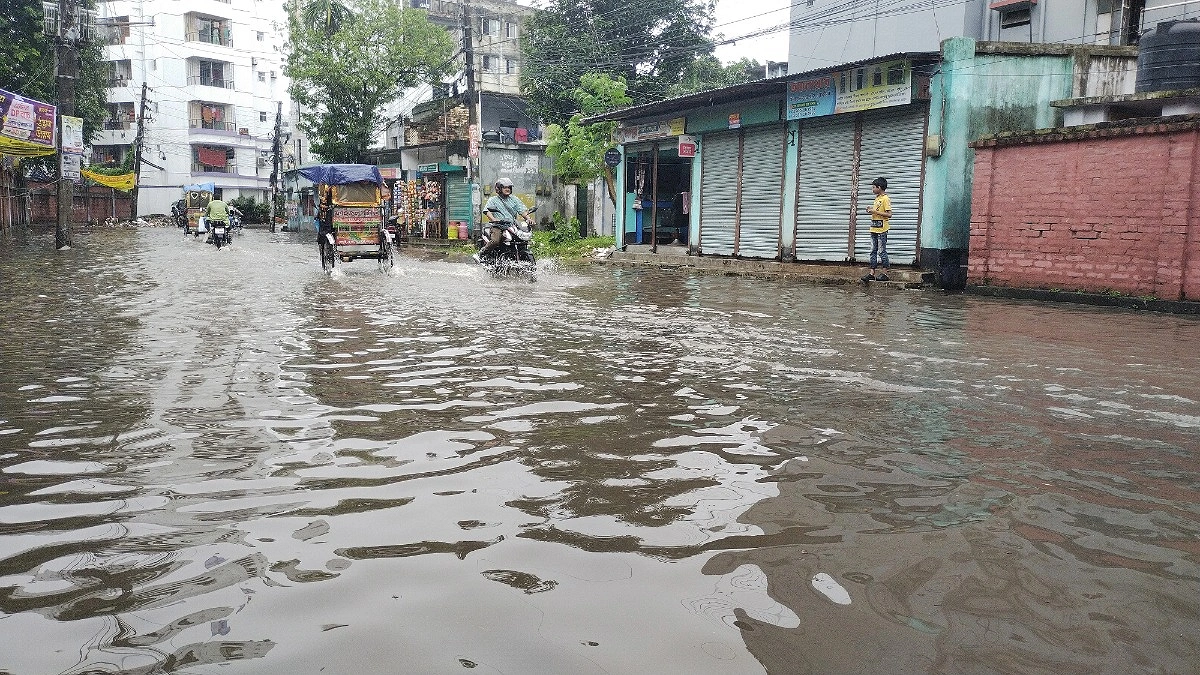 বৃষ্টি হলেই তলিয়ে যায় বগুড়া নগরী