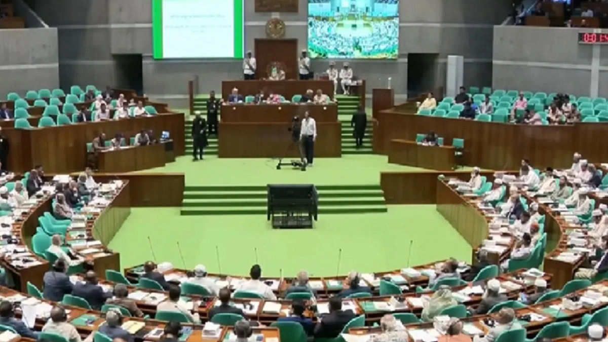 সংসদে মাথা নিচু করে প্রবেশ বা ত্যাগের প্রথা বাতিল