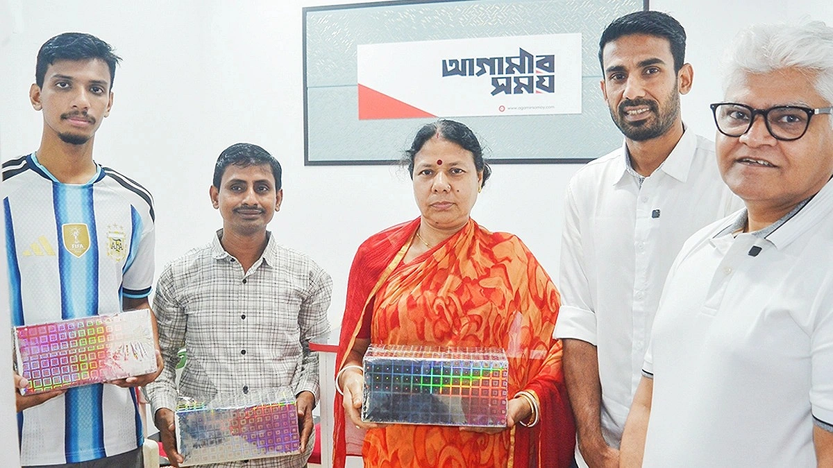 কুইজ ড্র ও পুরস্কার বিতরণে জাতীয় দলের স্ট্রাইকার সাখাওয়াত রনি
