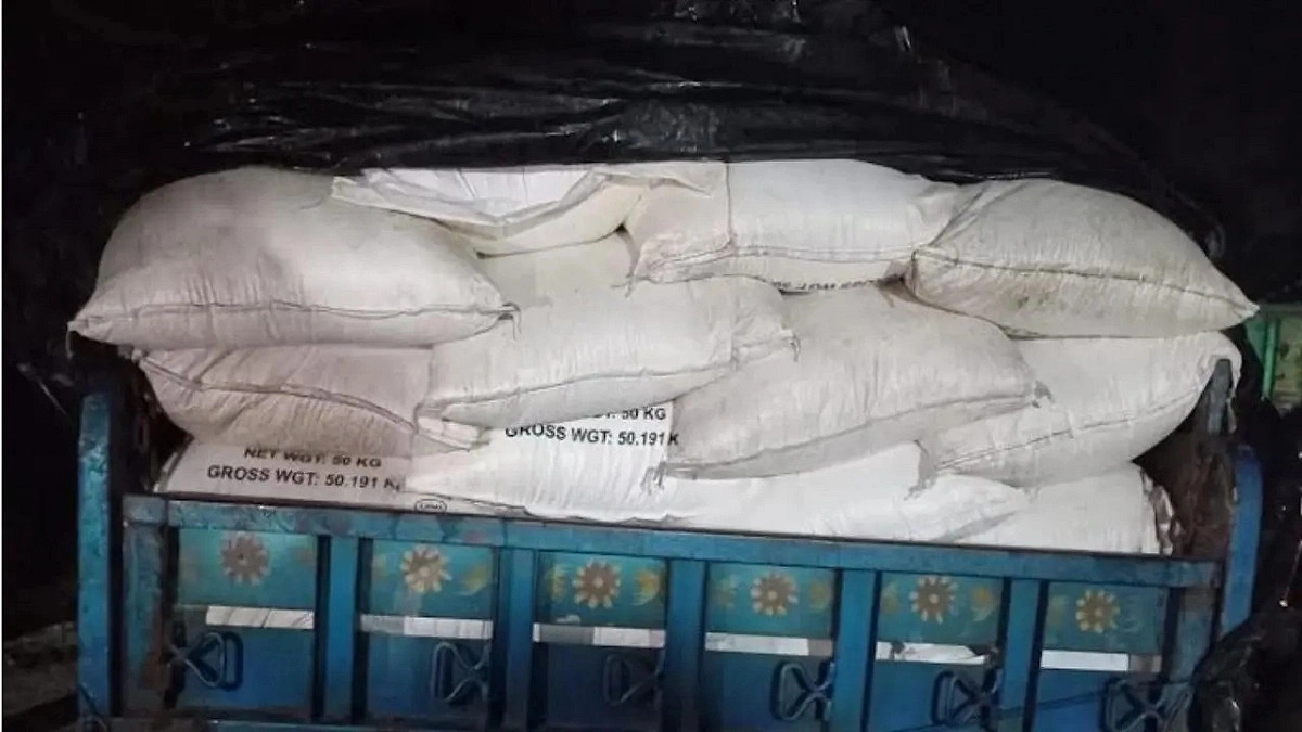 মিয়ানমারে পাচারের পথে ৫ হাজার কেজি ইউরিয়া সার জব্দ