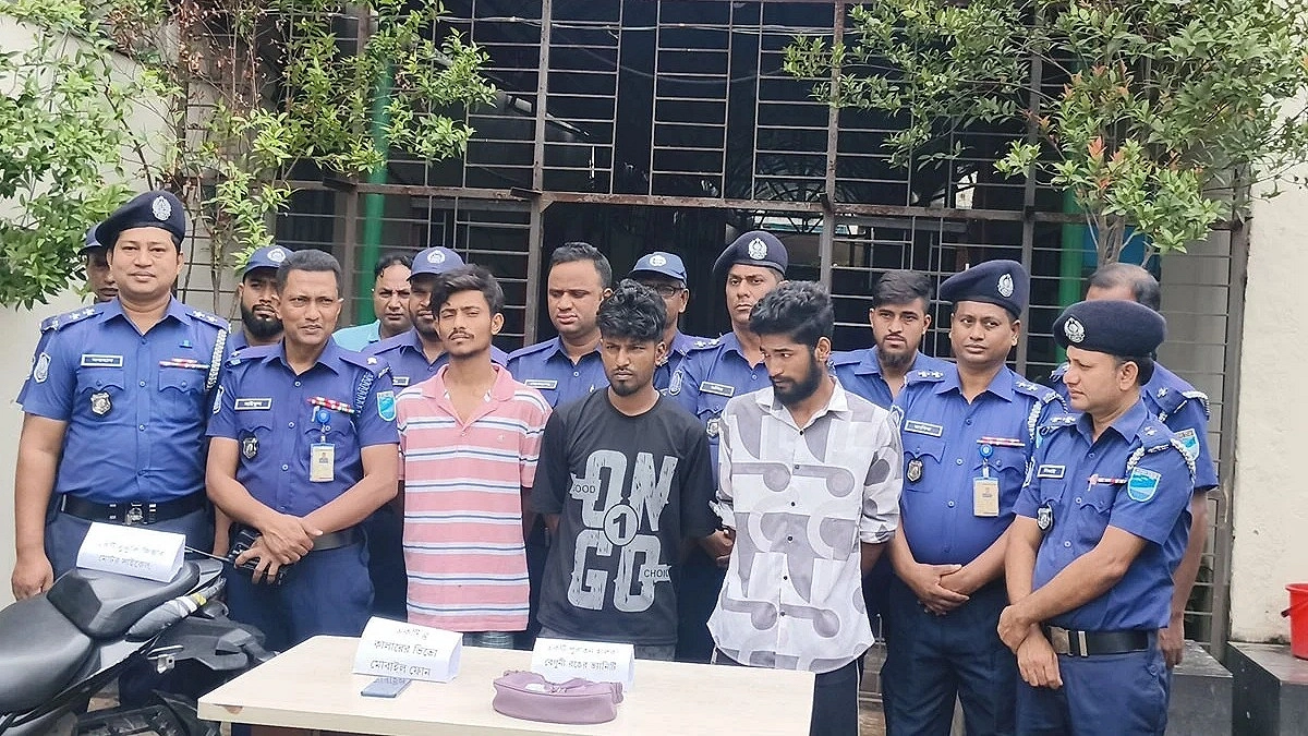 পবন হত্যা মামলায় ৩ ছিনতাইকারী গ্রেপ্তার, উদ্ধার মোবাইল-মোটরসাইকেল