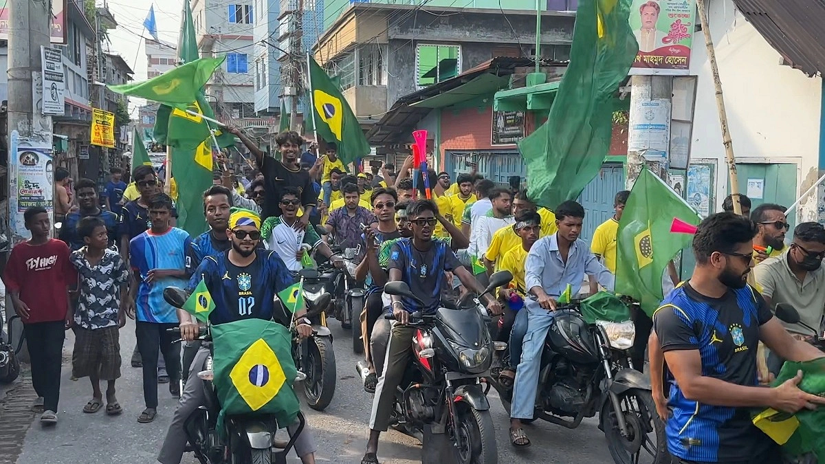 ব্রাজিলের হলুদ-সবুজে ছেয়ে গেছে বাগেরহাট