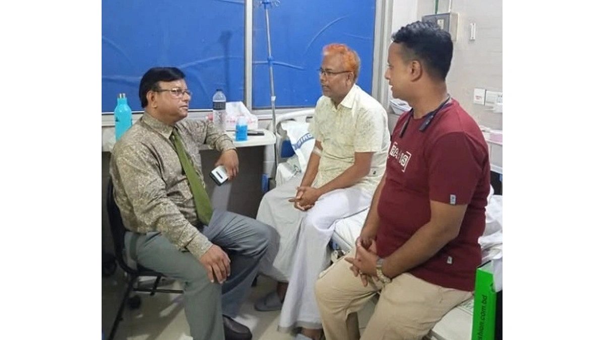 অসুস্থ বিএনপি নেতা ফারুক প্রধানকে দেখতে বারডেম হাসপাতালে এমপি আশরাফ উদ্দিন বকুল