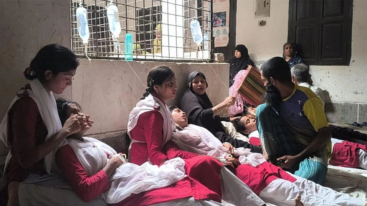 ‘পারফিউমের ঘ্রাণে’ অসুস্থ হয়ে হাসপাতালে ১৫ শিক্ষার্থী