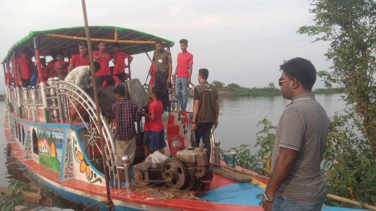 টাঙ্গুয়ার হাওরে ৬ হাউজবোটকে জরিমানা, জব্দ ১৪ সাউন্ড বক্স