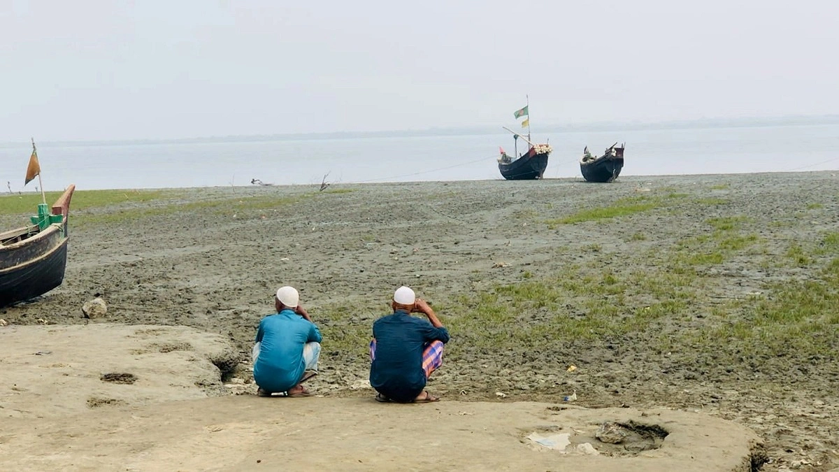 নৌকাসহ ৫ জেলেকে ধরে নিয়ে গেছে আরাকান আর্মি