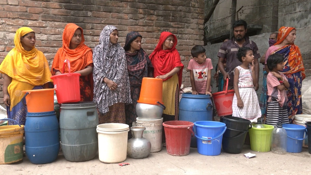 মিরপুরে পানির জন্য হাহাকার