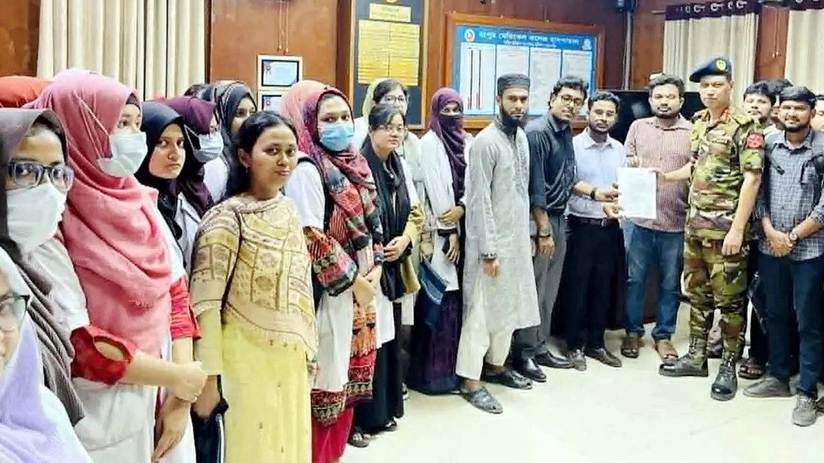 রংপুর মেডিকেলে ইন্টার্ন চিকিৎসকদের অনির্দিষ্টকালের কর্মবিরতি