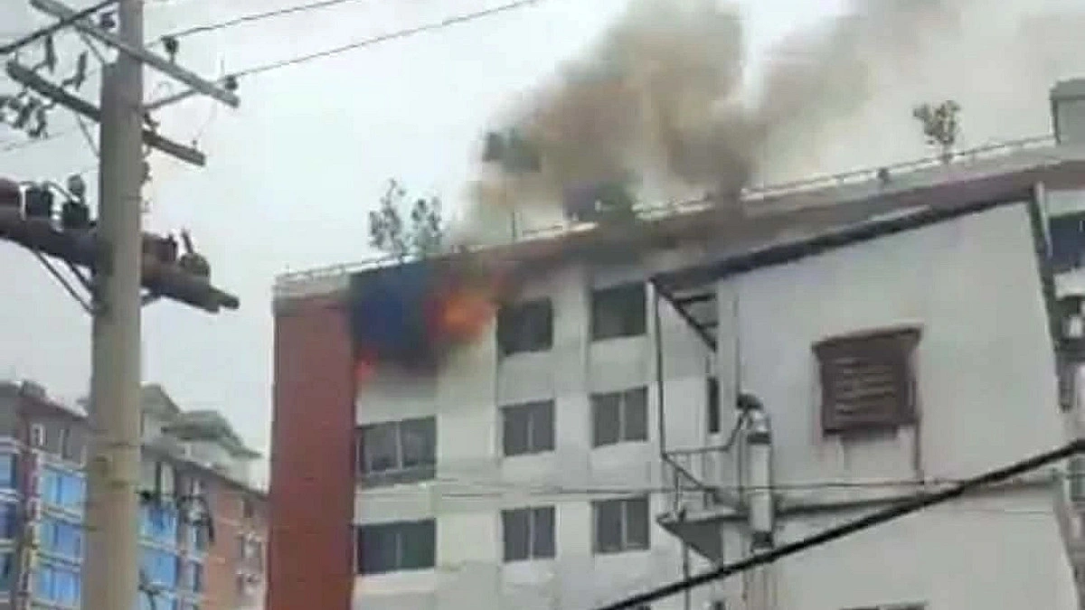গাজীপুরে পোশাক কারখানায় আগুন, দেড় ঘণ্টা পর নিয়ন্ত্রণে
