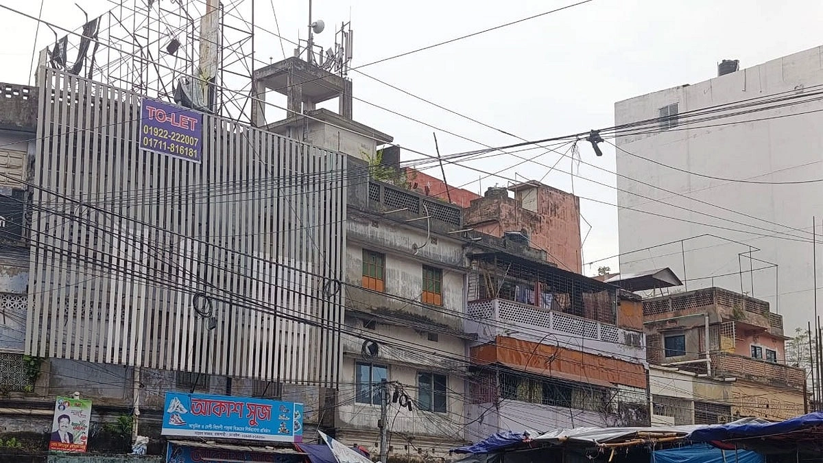 ভূমিকম্প আতঙ্কে রাজশাহীর শত শত ভবন