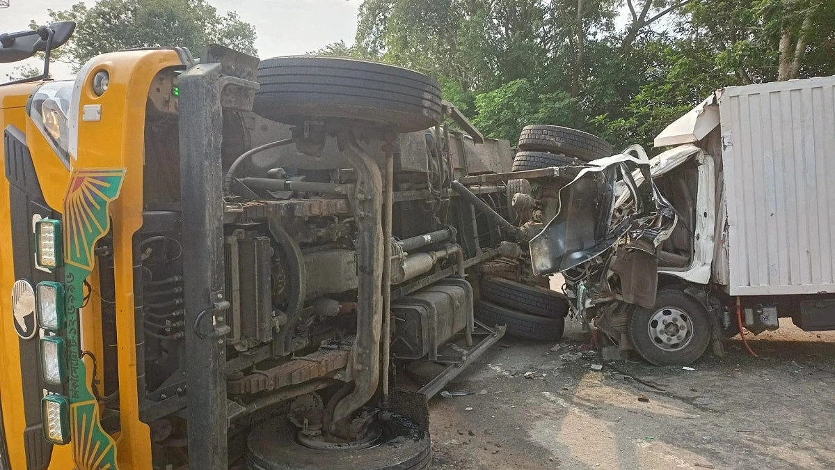 মুকসুদপুরে ট্রাক-কাভার্ডভ্যানের সংঘর্ষে নিহত ১