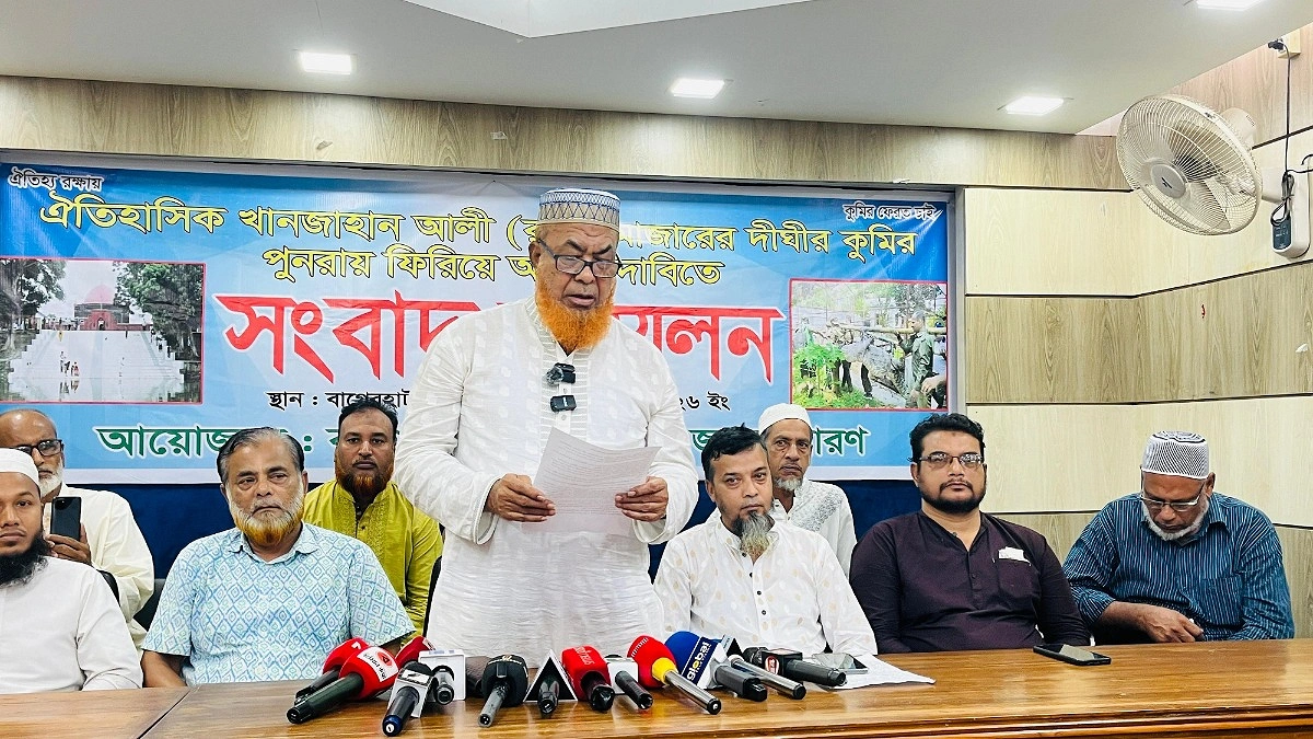 কুমির ফেরত চান খানজাহান আলী মাজারের খাদেমরা