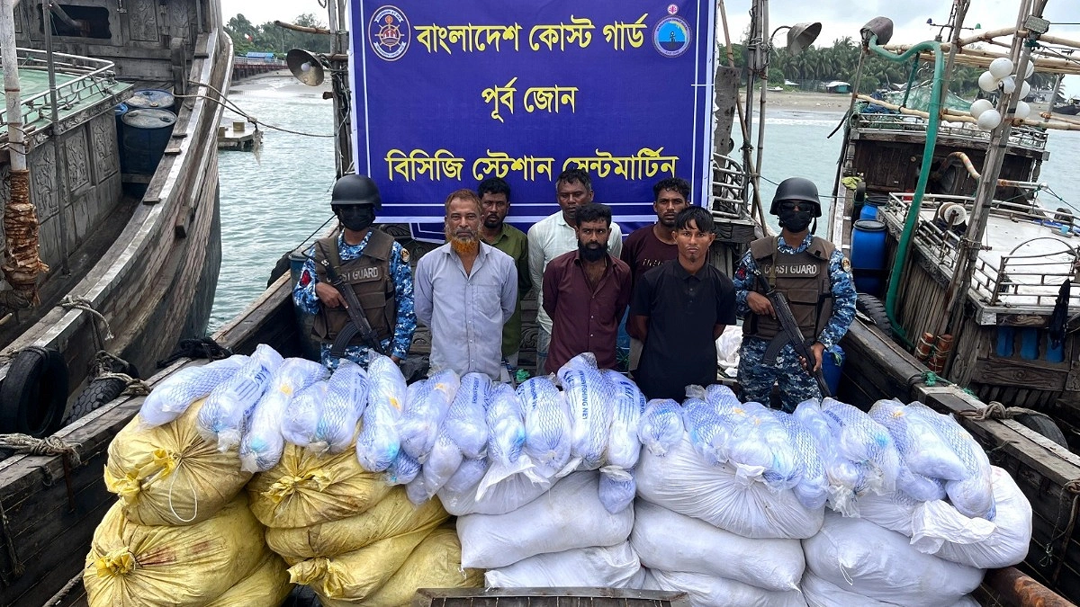 সেন্টমার্টিনে সাড়ে ২১ লাখ মিটার কারেন্ট জাল জব্দ, আটক ৬